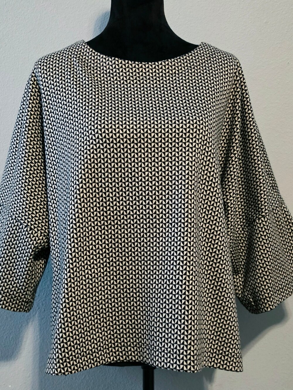 Max Studio Black & Cream Geometric Top